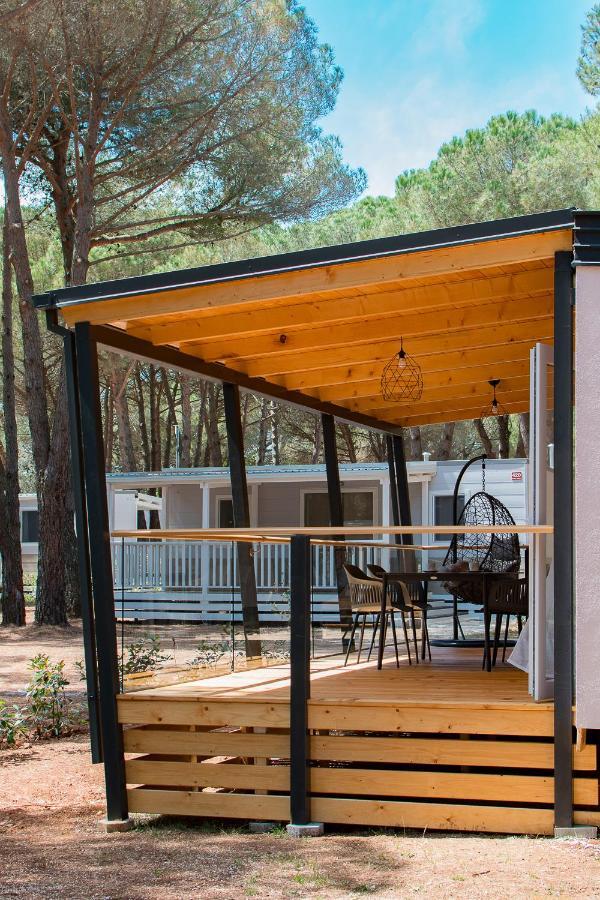 Lux Camp - Mobile Homes In Bi Village Fažana Exteriör bild