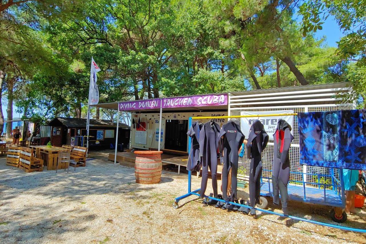 Lux Camp - Mobile Homes In Bi Village Fažana Exteriör bild