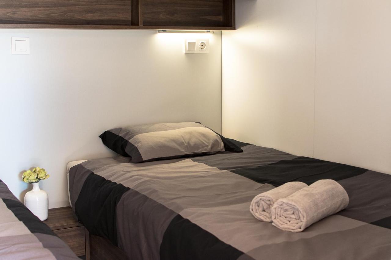 Lux Camp - Mobile Homes In Bi Village Fažana Exteriör bild