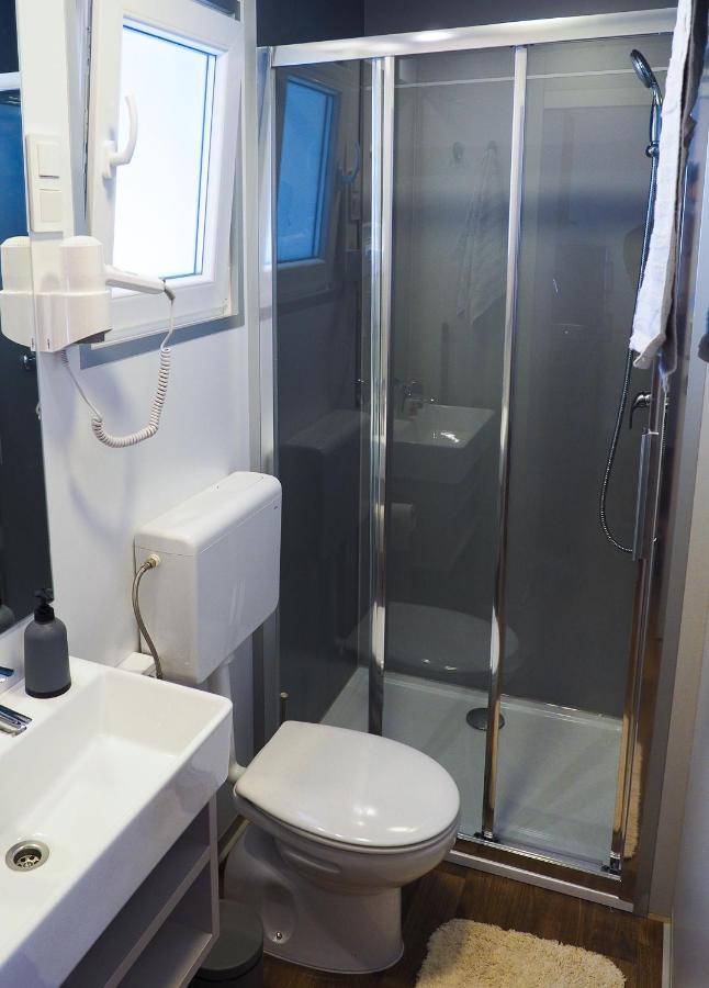 Lux Camp - Mobile Homes In Bi Village Fažana Exteriör bild