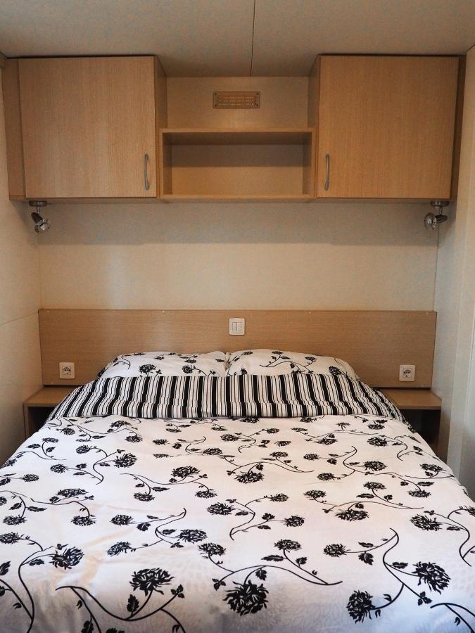 Lux Camp - Mobile Homes In Bi Village Fažana Exteriör bild